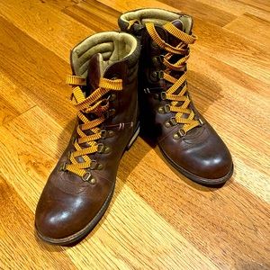 Kodiak Woman’s Work Boots, Size 7, Thinsulate, Water Resistant, Ankle support